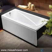 Nueva bañera rectangular simple del cuarto de baño de la esquina con el interior oval y una falda